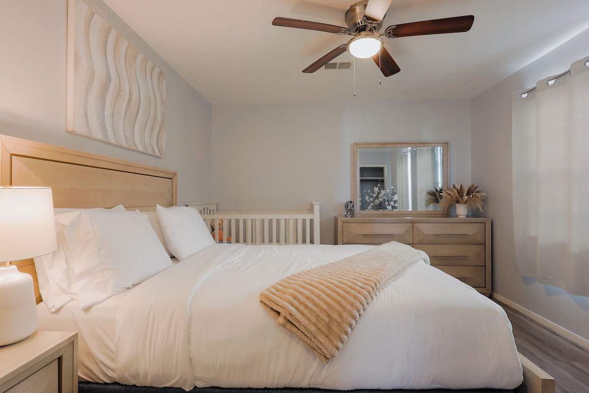 Photo 15 of Cozy Retreat near NRG stadium & Medical Center - Patio Grill - Pet Friendly