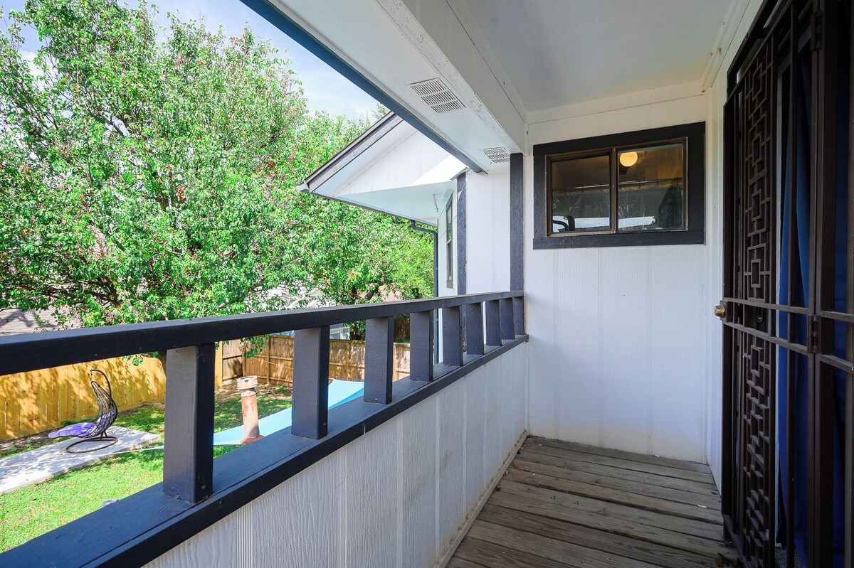 Photo 11 of Cozy Retreat near NRG stadium & Medical Center - Patio Grill - Pet Friendly