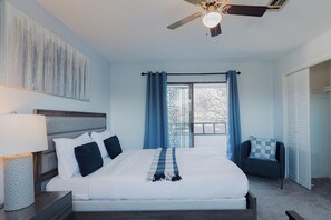 3 chambres, bureau, fer et planche à repasser, lit parapluie