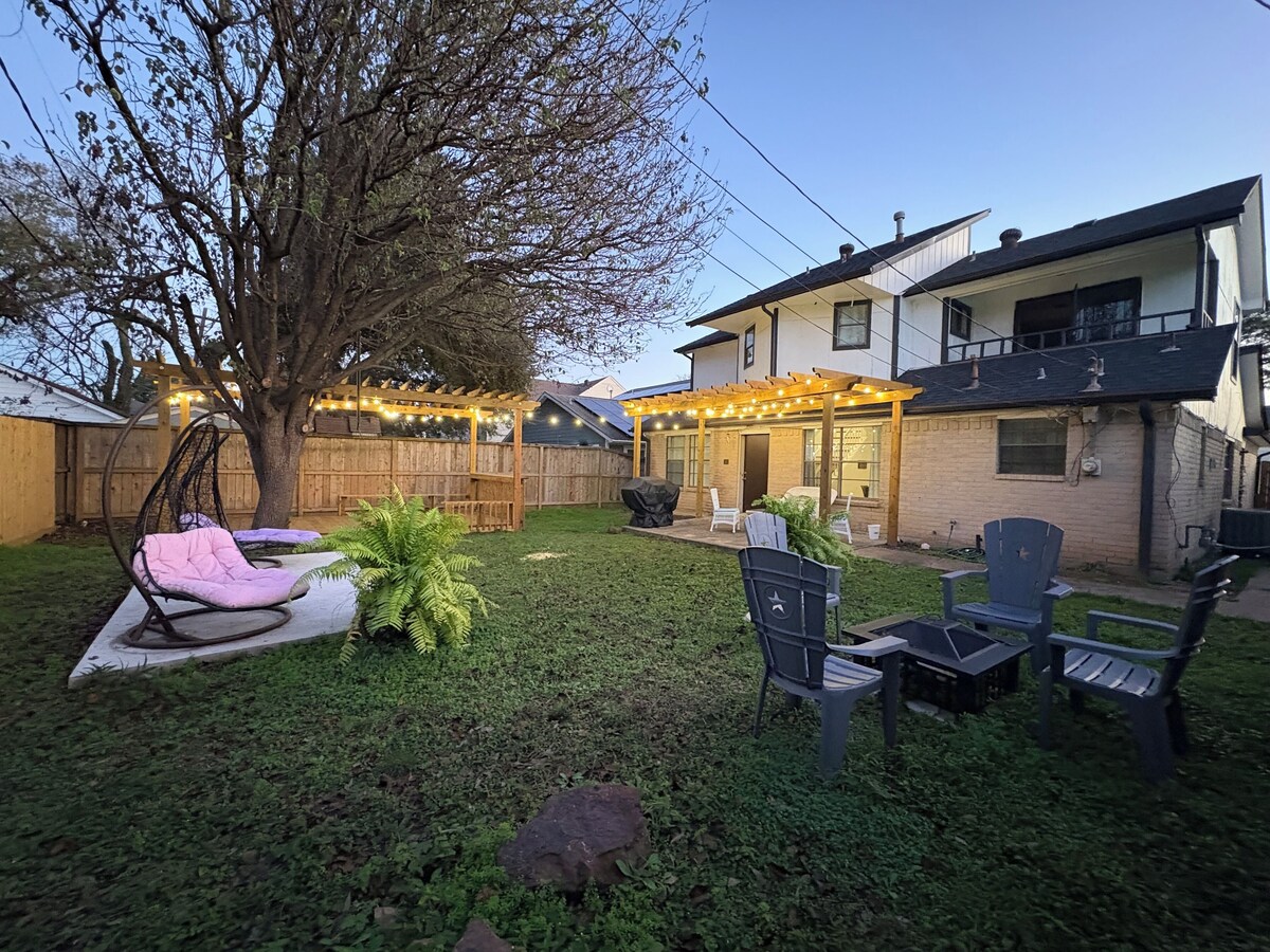 Photo 38 of Cozy Retreat near NRG stadium & Medical Center - Patio Grill - Pet Friendly