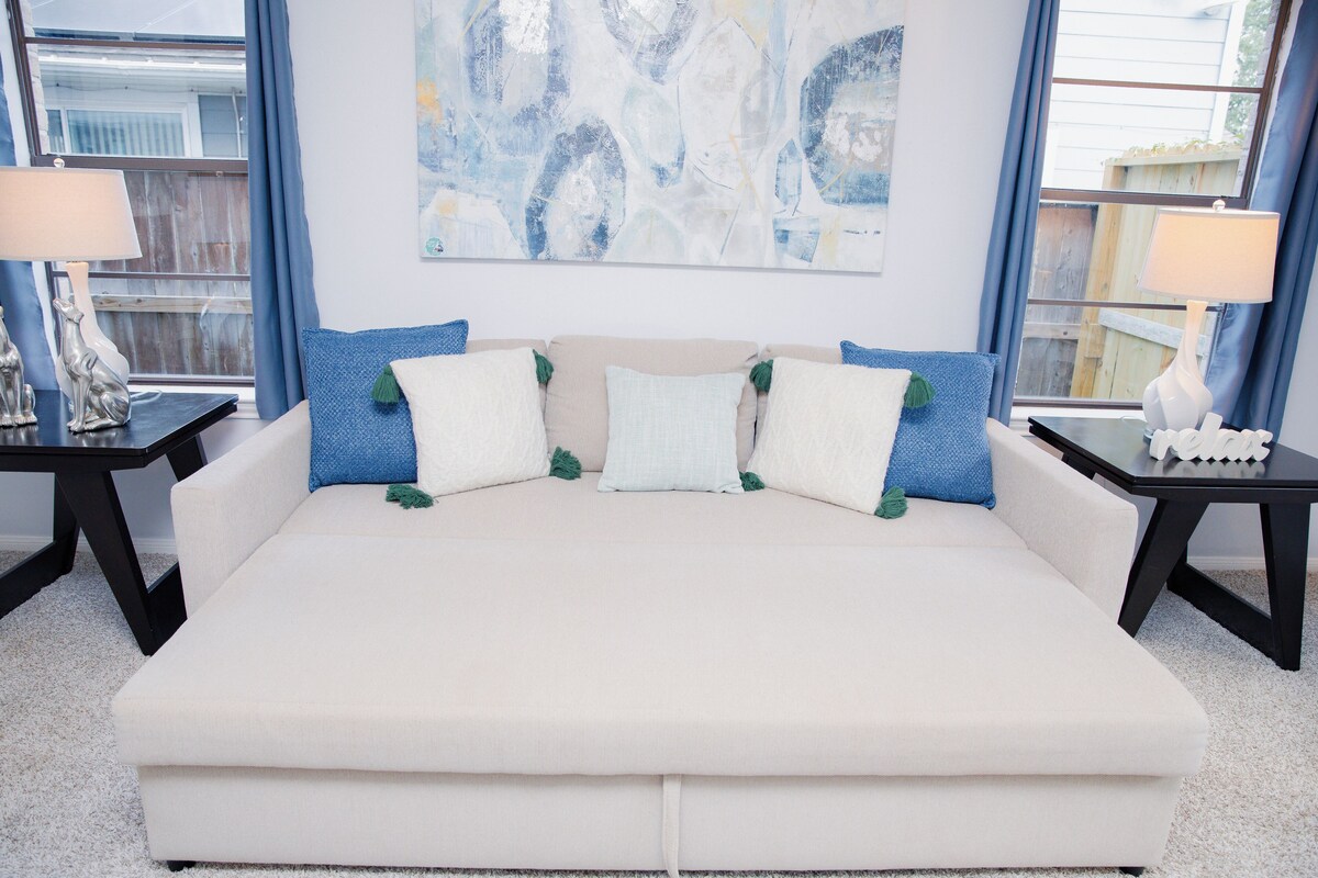 Photo 6 of Cozy Retreat near NRG stadium & Medical Center - Patio Grill - Pet Friendly