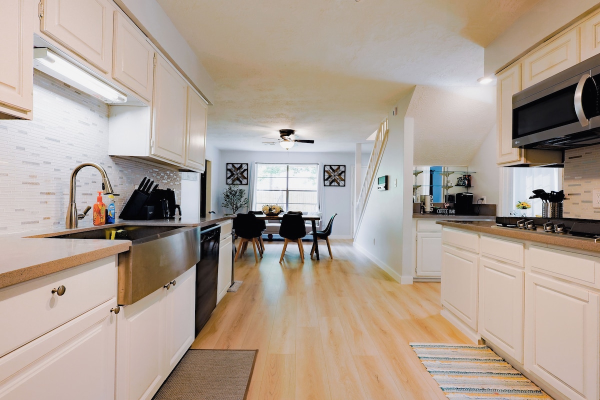 Photo 19 of Cozy Retreat near NRG stadium & Medical Center - Patio Grill - Pet Friendly