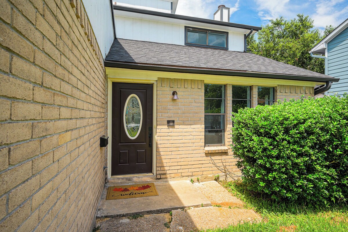 Photo 42 of Cozy Retreat near NRG stadium & Medical Center - Patio Grill - Pet Friendly
