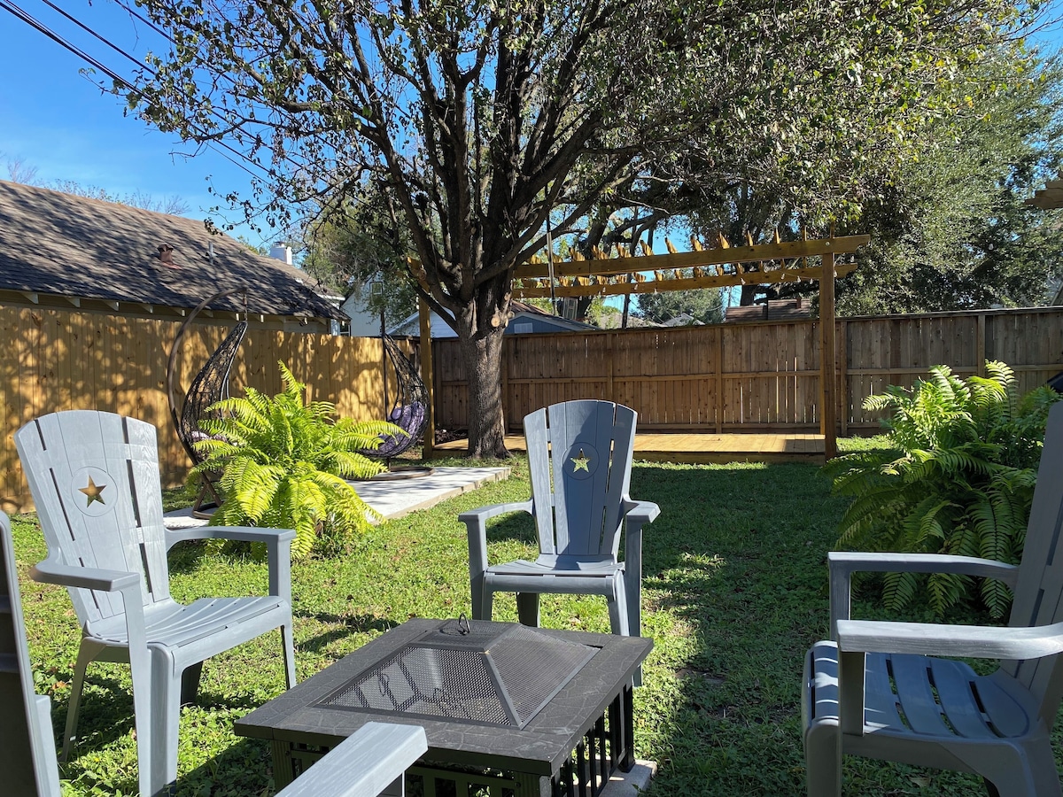 Photo 36 of Cozy Retreat near NRG stadium & Medical Center - Patio Grill - Pet Friendly