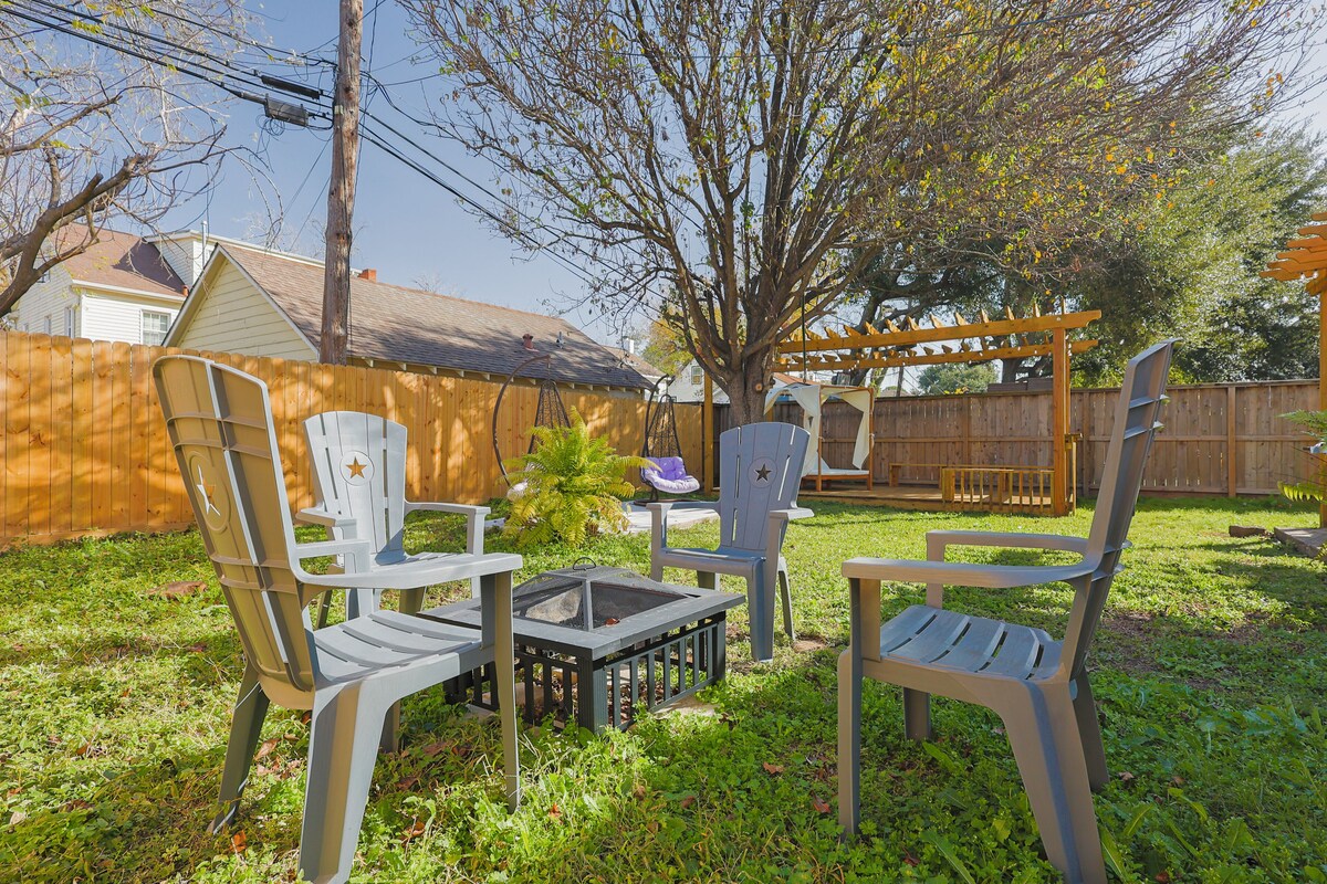 Photo 34 of Cozy Retreat near NRG stadium & Medical Center - Patio Grill - Pet Friendly