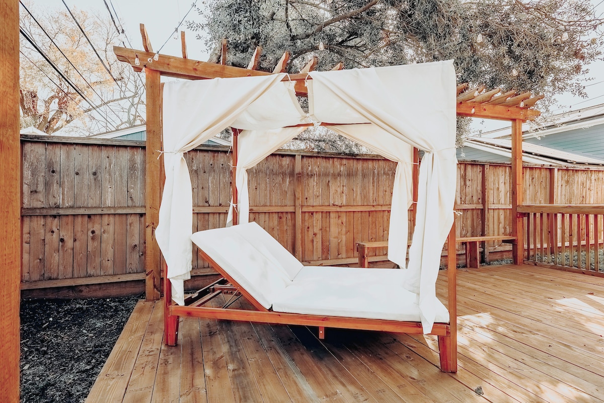 Photo 33 of Cozy Retreat near NRG stadium & Medical Center - Patio Grill - Pet Friendly