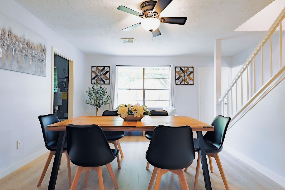 Photo 21 of Cozy Retreat near NRG stadium & Medical Center - Patio Grill - Pet Friendly