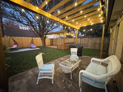 Cozy Retreat with Patio Grill - Near NRG & Medical Center - Pet Friendly