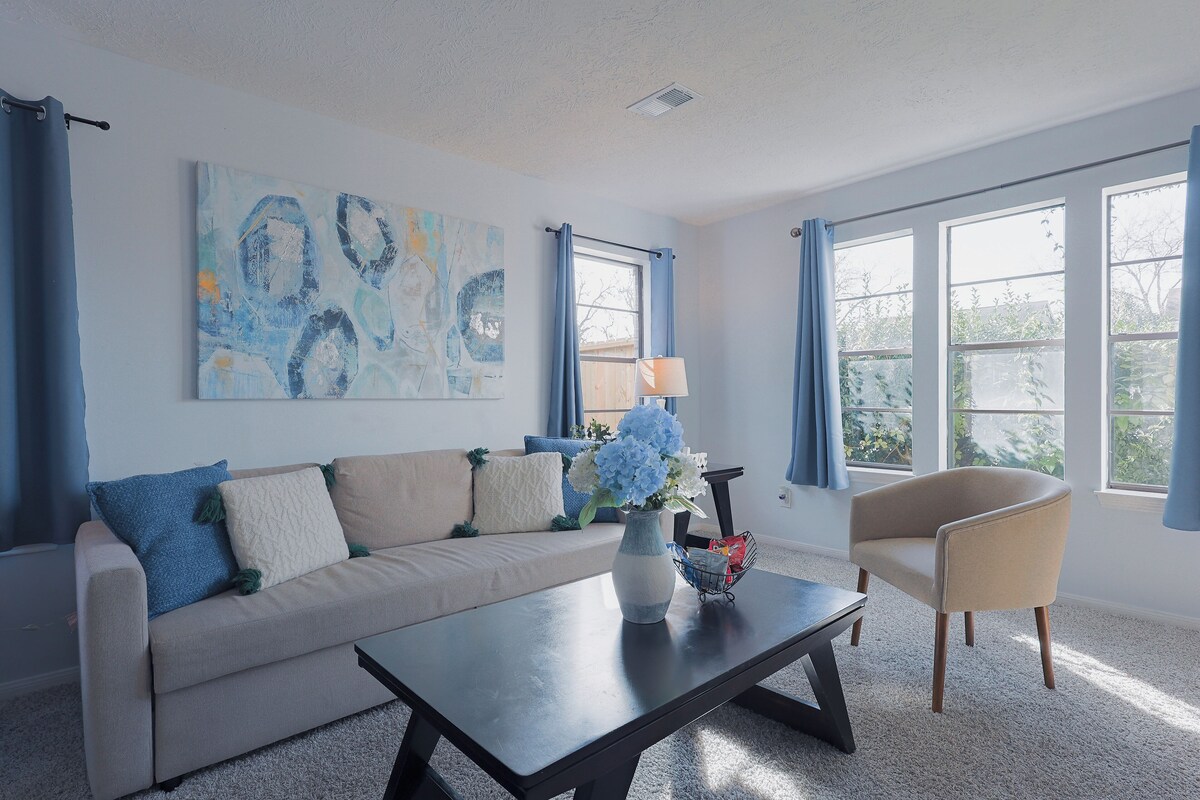 Photo 7 of Cozy Retreat near NRG stadium & Medical Center - Patio Grill - Pet Friendly