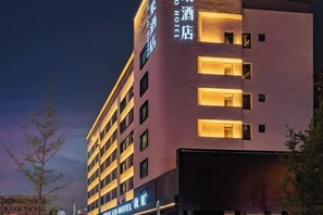 Exterior - TRUE GO Hotel (Zhengzhou Huayuan Road Grand Emporium) (Zhengzhou)
