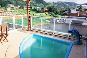 4 座室外游泳池