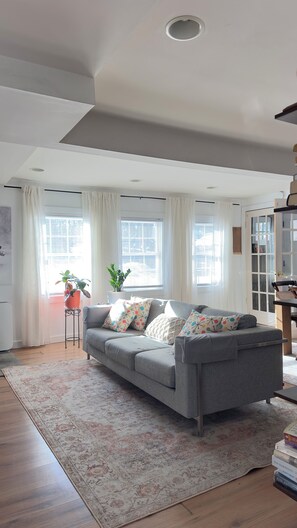 Una Smart TV, libros