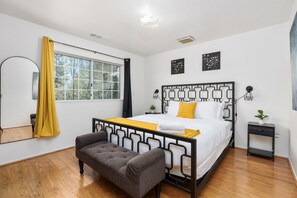 8 bedrooms, desk, iron/ironing board, travel crib - Pool*Sauna*HotTub*Theater*Bar*Pickleball*Volleyball (Oakhurst)