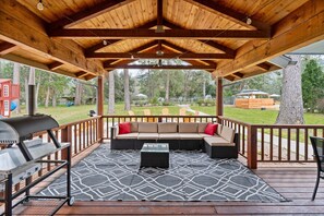 Terrace/patio - Pool*Sauna*HotTub*Theater*Bar*Pickleball*Volleyball (Oakhurst)