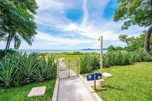 Property grounds - Sol y Mar 2C Fully equipped Beachfront 3BR condo w/ pool & easy access to the beach (Playa Hermosa)