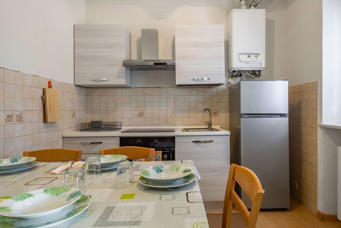 Køleskab, ovn, kogeplade, brødrister