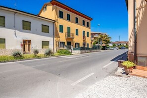 Esterni