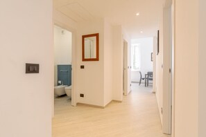 Interior - Cozy and functional apartment ideal for 6 guests is located in the Albaro district, a quiet residential area, but very well connected to all points of the Ligurian capital. Its location makes it ideal for families, couples and business travelers due to i (Genova)