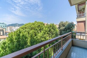 Unclassified image, 2 of 19, button