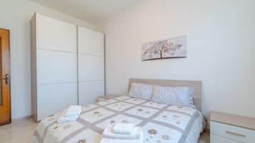 1 chambre, fer et planche Ă repasser, Wi-Fi, draps fournis