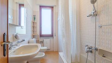 Asciugacapelli, bidet, asciugamani