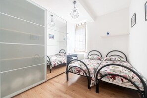 2 bedrooms, desk, iron/ironing board, WiFi