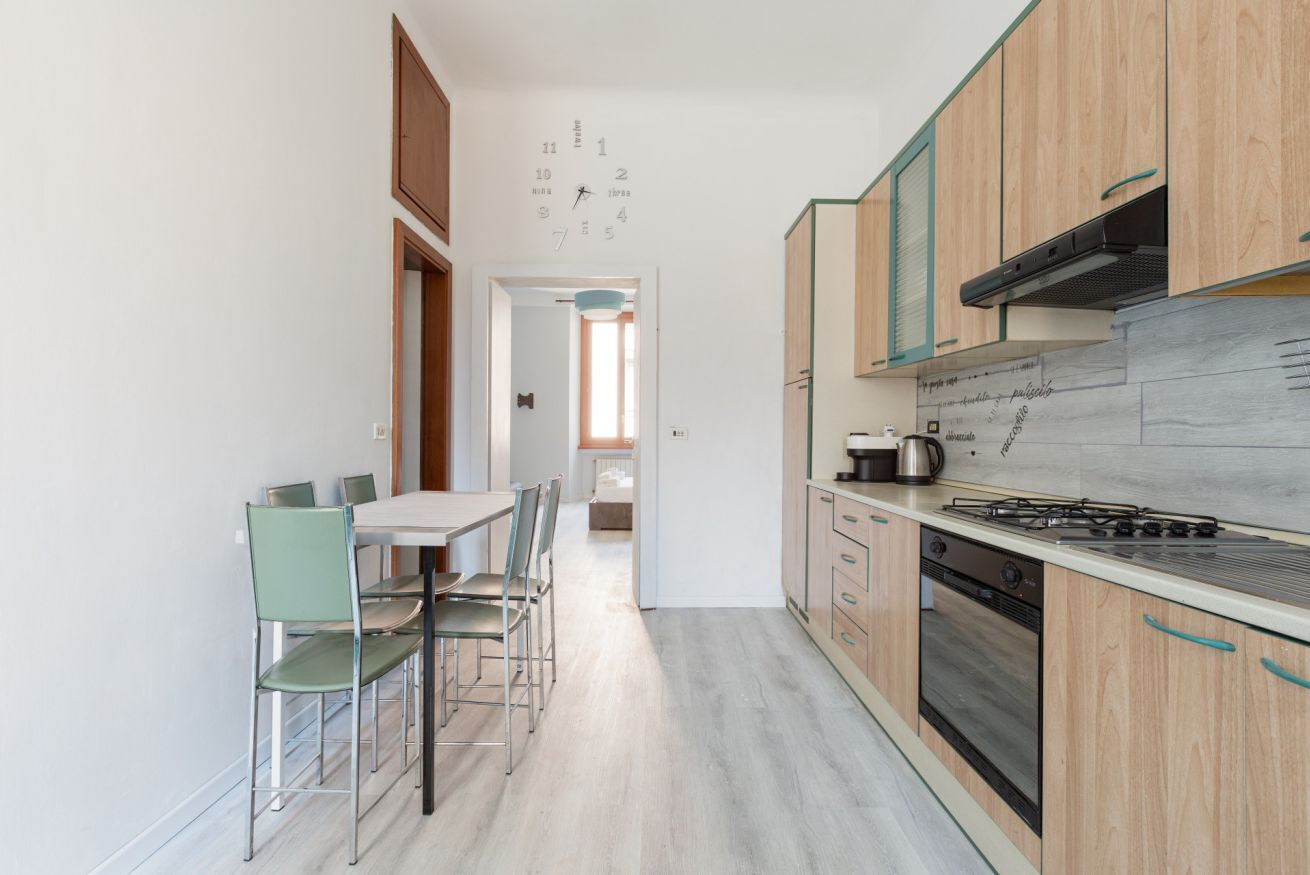 Fridge, oven, stovetop, electric kettle