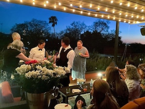 An outdoor event with a covered area, tables, and guests. - Casa Sérénité San Miguel (San Miguel de Allende)