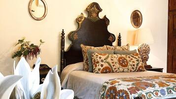 Verdunkelungsvorhänge, schallisolierte Zimmer, Bügeleisen/Bügelbrett