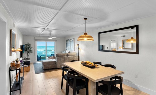 Sunrise Villa Remodeled Ground Level Property Steps to Ocean