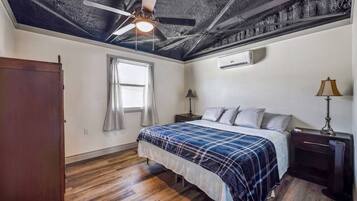 2 bedrooms, desk, iron/ironing board, free WiFi