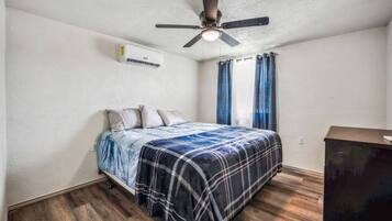 1 bedroom, desk, iron/ironing board, free WiFi