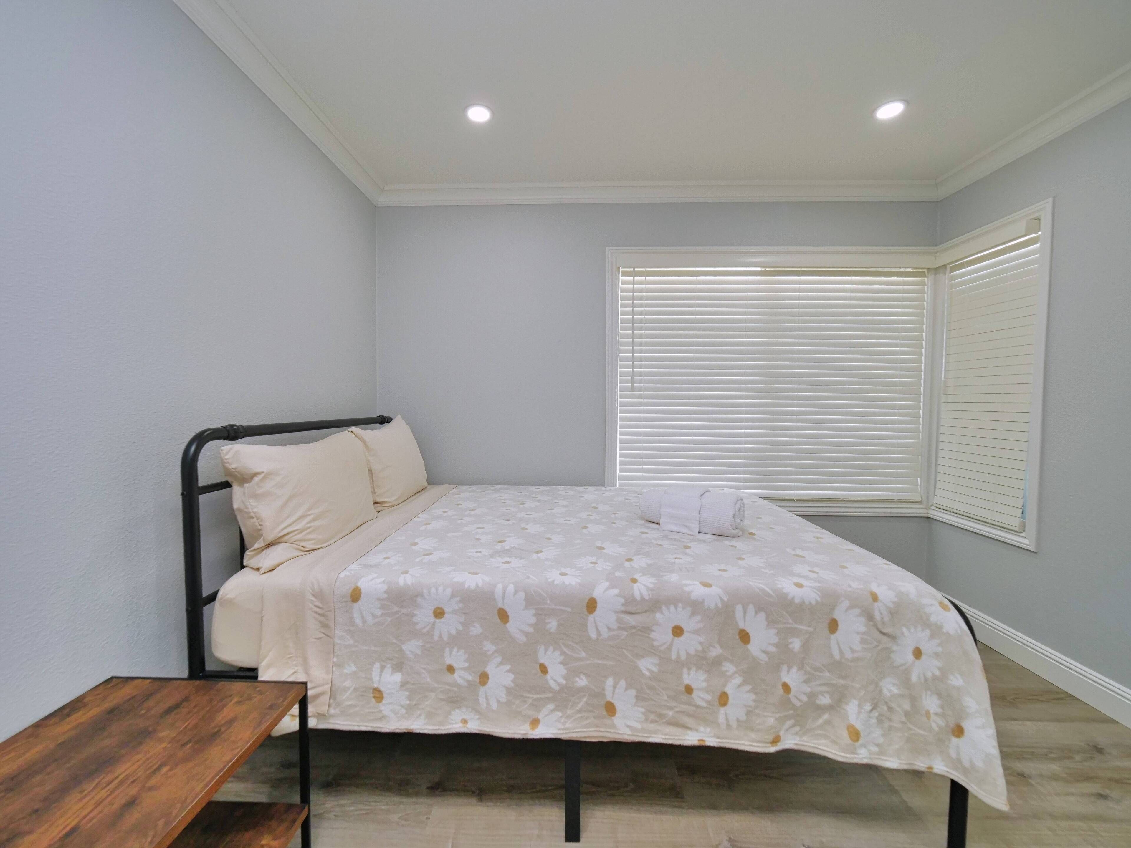 4 BD 4 BA Home near SF with AC