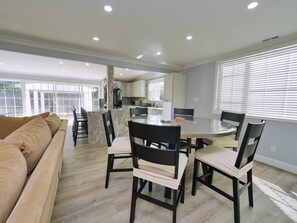 Dining - 4 Bd 4 Ba w/ Private Studio 10 G WIFI and AC (Hayward)