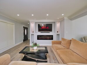 Smart TV, fireplace