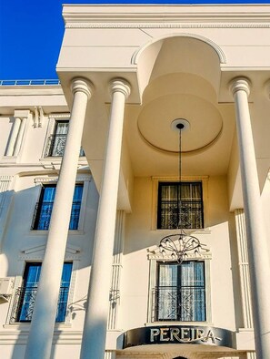 A building with classical architecture, featuring columns, a pediment, and a sign reading 'PEREIRA'. - Pereira Samsun (Atakum)