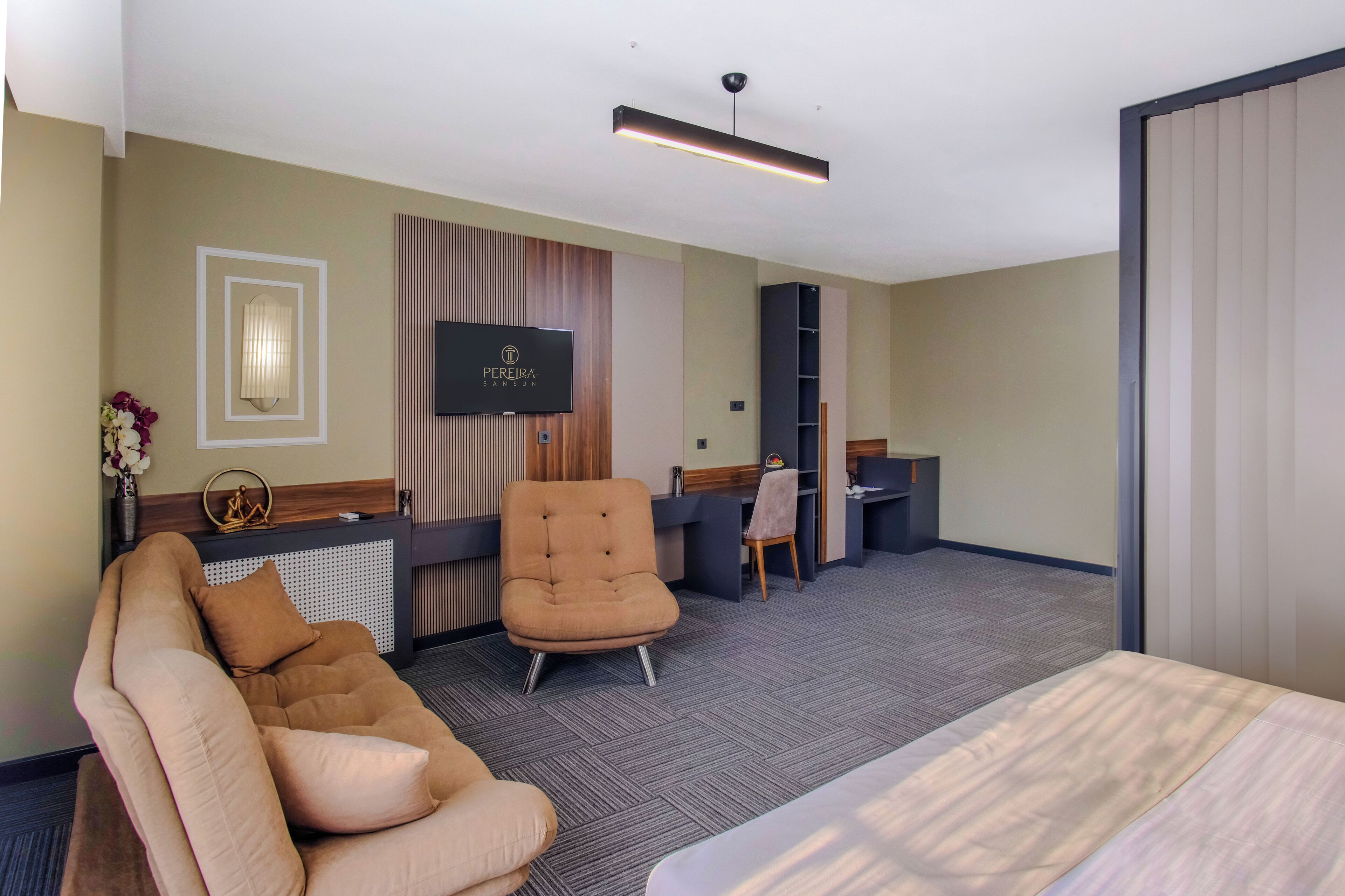 Studiosvit | Sängtillbehör av högsta kvalitet och värdeförvaringsskåp på rummet