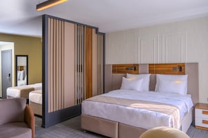 Premium bedding, in-room safe, blackout curtains, soundproofing