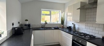 NEW 4 Double Bedrooms Large House