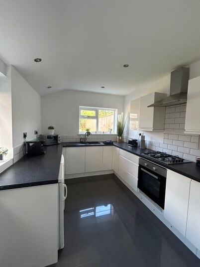 全新四間雙人臥室大房子