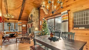 TV-spill, leker, bøker og musikkbibliotek