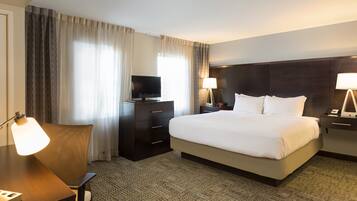 1 slaapkamer, een kluis op de kamer, een strijkplank/strijkijzer