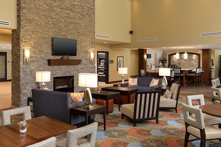 King Suite. Free Breakfast. Pool & Hot Tub. Gym. Close to Amazon!