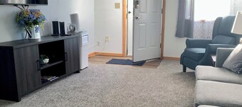 Charming 2-bedroom Cabarett house in Deer Lodge with WiFi, Cable, Heat, AC