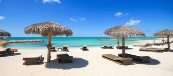 4-bedroom house in delightful Nassau with WiFi, fitness room, AC - PALM CAY 