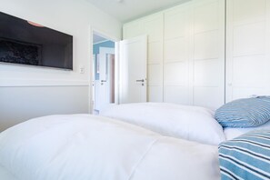 Unclassified image, 5 of 24, button