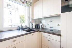 Unclassified image, 2 of 24, button