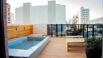 Bain à remous extérieur