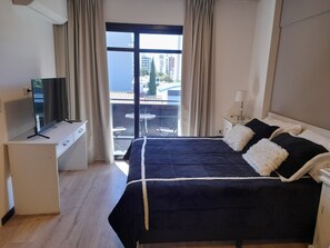 1 chambre, fer et planche à repasser, Wi-Fi gratuit, draps fournis