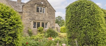 Stunning dog friendly holiday cottage - Yew Tree Cottage, Lower Swell